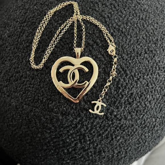Gold Heart Pendant Necklace - Picture 9 of 9